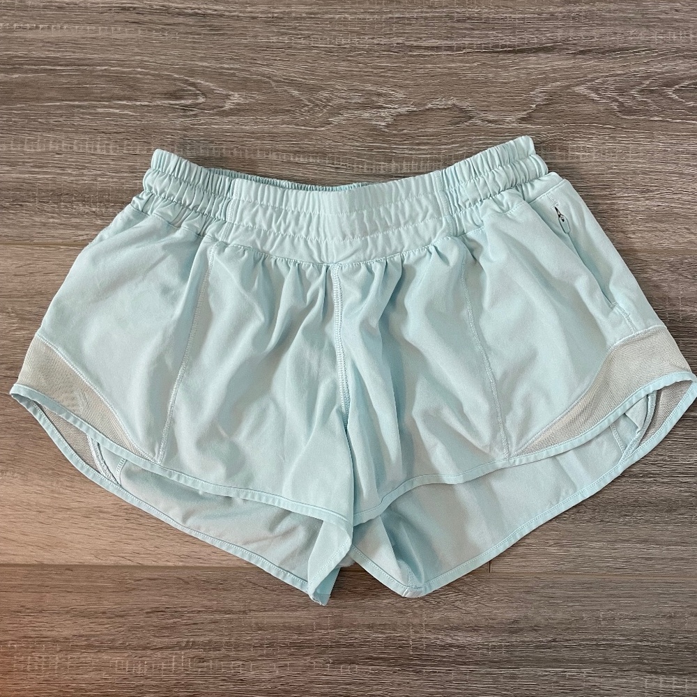 Lululemon hottie hot shorts length 2.5, size 6.